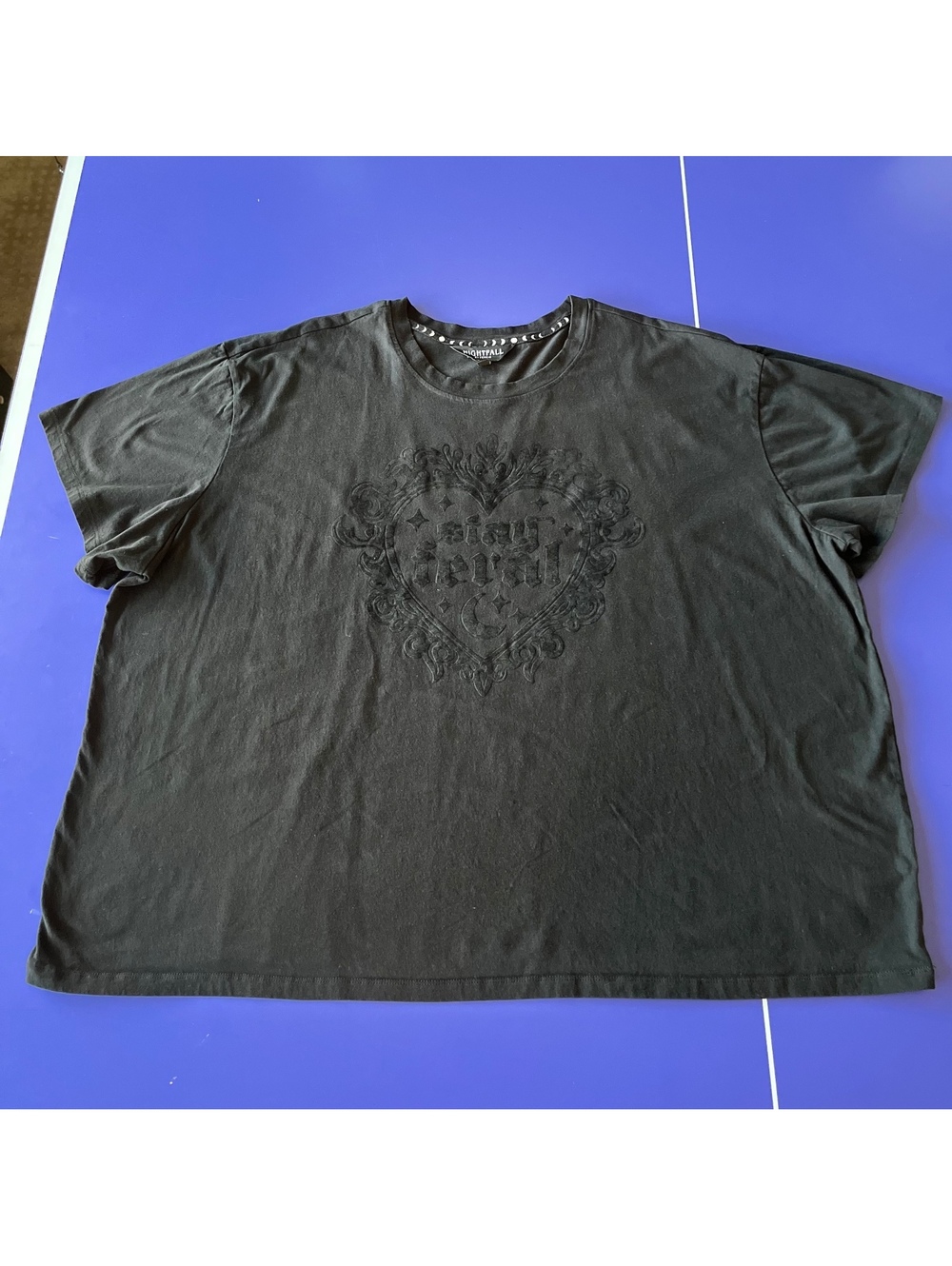Torrid ‘Stay Feral’ Black Short Sleeve Women’s T-Shirt w Embossed Heart sz 4X 26